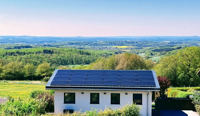 Relax with panoramic views in the Vogelsberg. With sauna and whirlpool. in Laubach