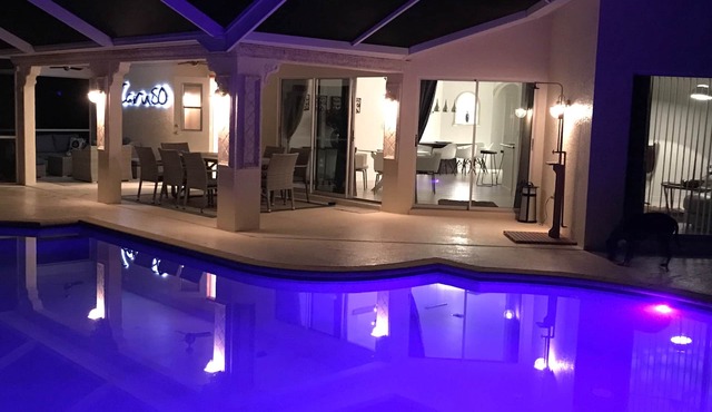 Relax with privacy! Villa in Bonita Springs! Modern, huge pool!