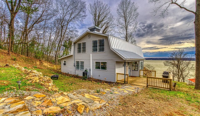 Relax with the family at this beautiful lakefront cabin located on Wilson Lake.