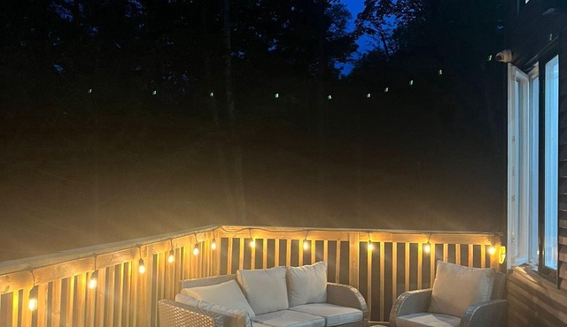 Relax with the family on the lake front with modern living in natural wilderness