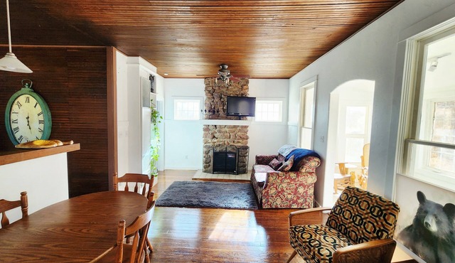 Relax with the whole family in this peaceful neighborhood with great views.