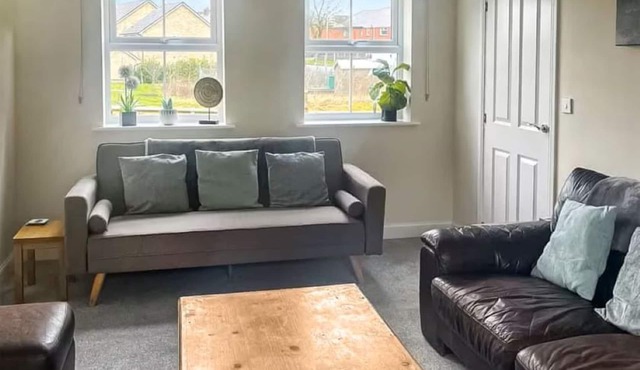 Relax with the whole family in Buxton at this modern and peaceful place to stay.