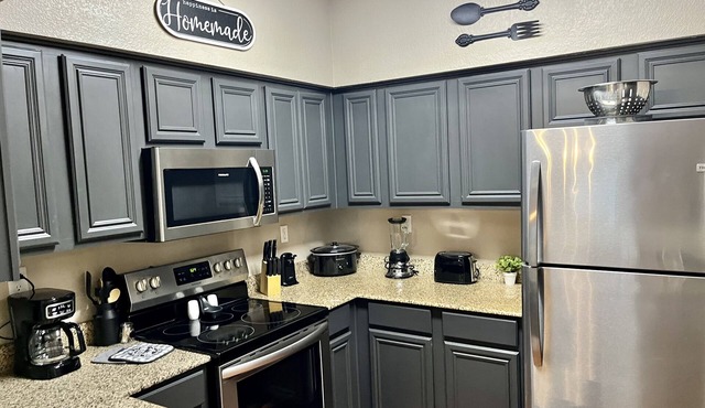 Relax with the whole family in this great townhouse on popular Monkey Island!