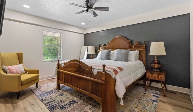 Relax with your family and friends at this peaceful place to stay. nn