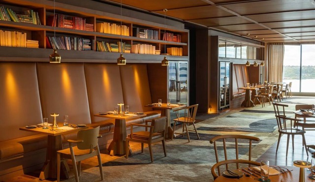 Relaxation and Comfort in 2 Rooms with Artful Decor - Near Space Needle!