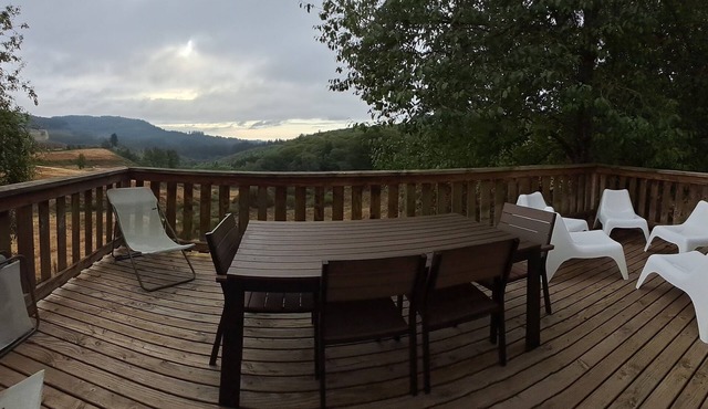 Relaxation and space in a family home with breathtaking views!