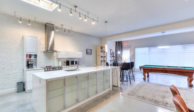 Relaxation, comfort, and convenience! The ultimate destination to experience Montreal.