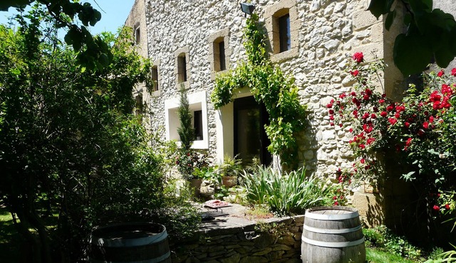 Relaxation & happiness meeting next to the Pont du Gard, up to 10 people