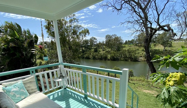Relaxation, kayaking, fishing on the Brisbane river - get it all at our cottage
