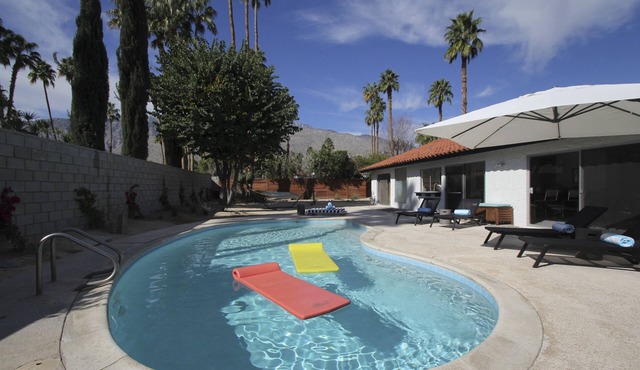 Relaxation, Mountain Views, ECO upgrades, Design, Saltwater Pool/Spa!