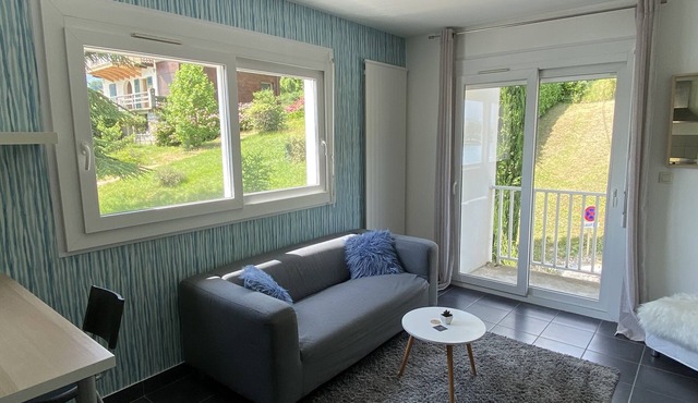 RELAXATION ON THE PORT.