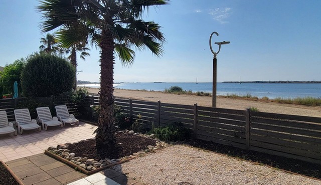 Relaxation right on the shore of the lagoon