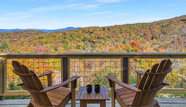 Relaxation with panoramic views everywhere you look! 1 minute drive to Resort.