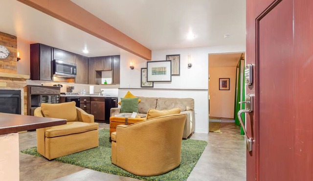 Relaxed 1 Bedroom under the Russian River Redwoods