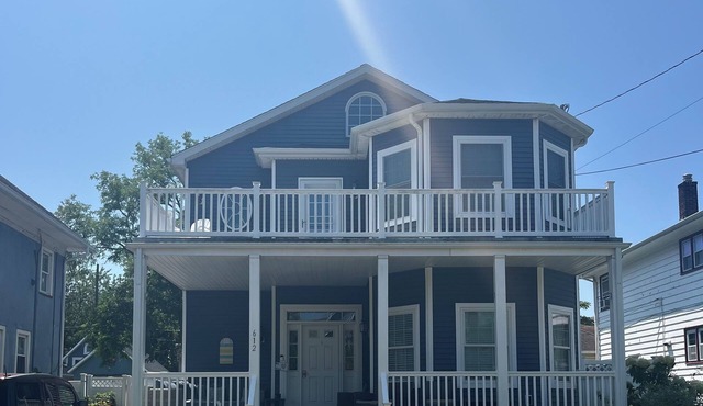 Relaxed and beachy 3 bedroom home just a short walk to the beach