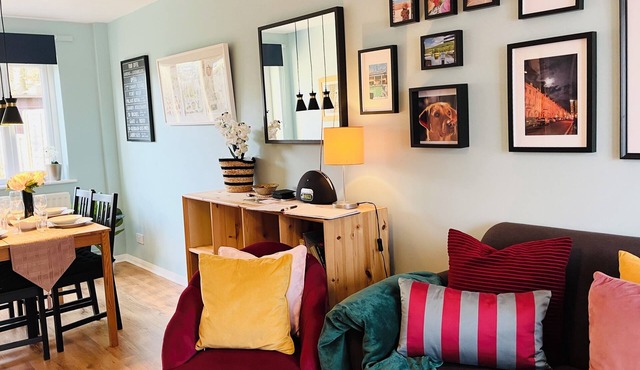 Relaxed Bath Base | Private Parking | Walks & Bus to City