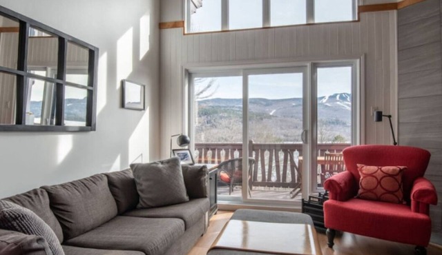 Relaxed Chalet with Views of Mont-Tremblant