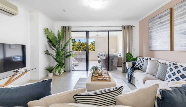 Relaxed Coastal Charm A Stylish Resort style Haven