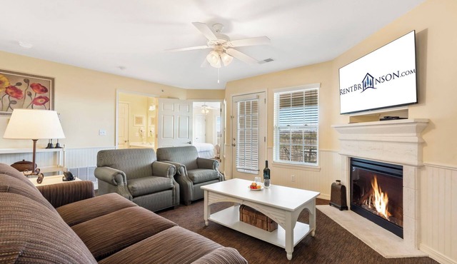 Relaxed Lake-Access Condo with Mini Golf, Pickleball & Free Daily Attraction Tickets