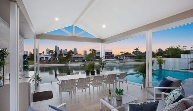 Relaxed living in luxury surrounds.