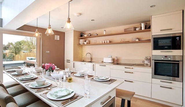 Relaxed Luxury by the Sea with Hot Tub!