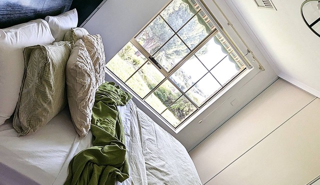 Relaxed & Private Coastal Stay w/Sea Views