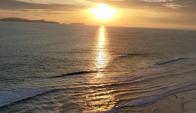 Relaxed Spanish beachfront condo w/private parking & private balcony ocean views