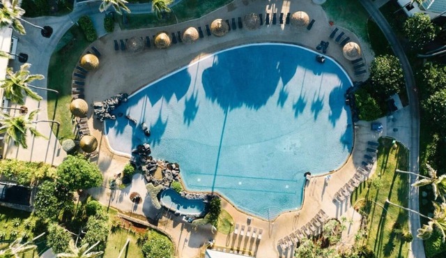 Relaxed Suite Near Shipwreck Beach + Parking & Pool Access + Kitchen