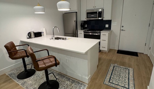 Relaxing 1-bedroom condo with AC in Washington close to metro and hospitals.