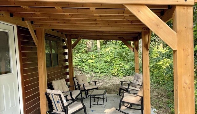 Relaxing 1-bedroom cabin with Loft, AC & WiFi on 5 acre timber w/trails & views