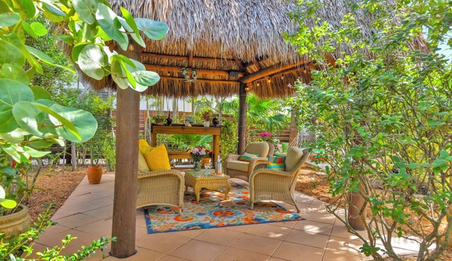 Relaxing 1 Bedroom Garden Apartment steps to the Ocean - Best part of the beach!