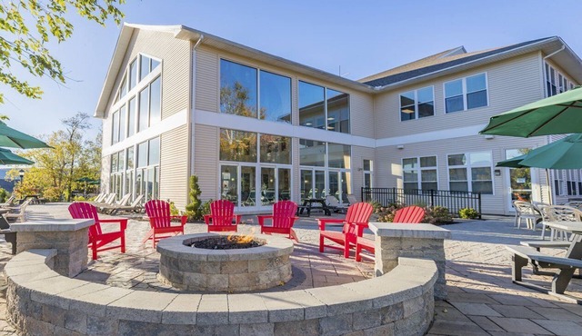 Relaxing 1-bedroom resort with AC in quaint Hancock MA