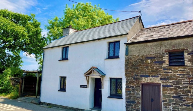 Relaxing 19th century three bedroomed cottage in Cornwall