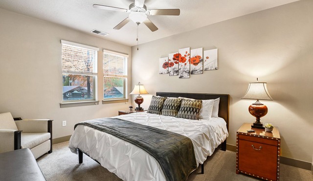 Relaxing 1BR/1BA, No Stairs – Easy Access, Great Location Near Parks & Trails