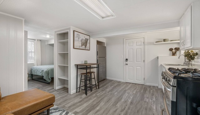 Relaxing 1BR Apartment in East Peoria - Close to Everything!