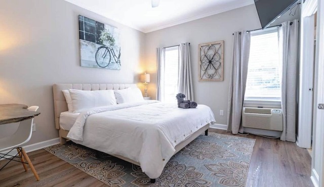 Relaxing 1BR Cottage Hill | Pet-Friendly