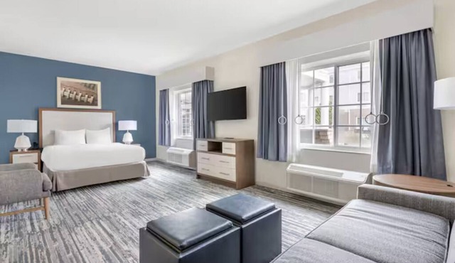 Relaxing 1BR Stay w/Kitchen l Indoor Pool, Fitness & Outdoor BBQ Area