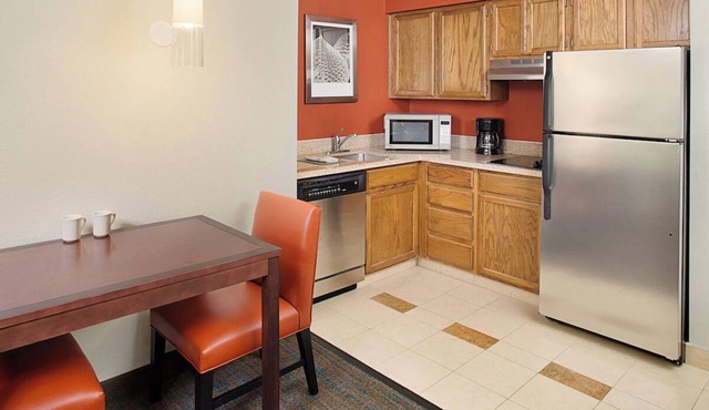 Relaxing 1BR Suite w/Living Area | Outdoor Pool Access and Free Breakfast