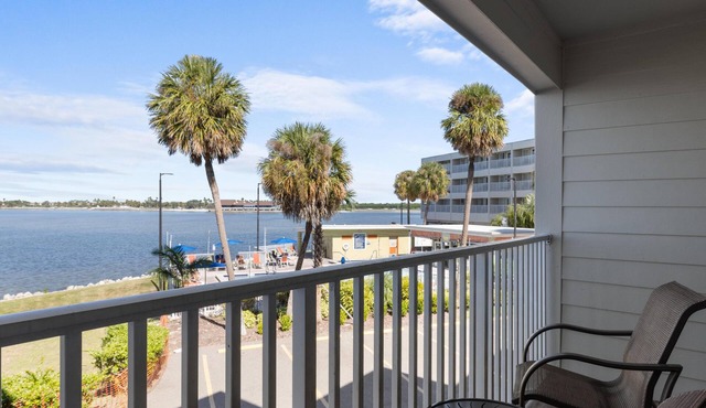 Relaxing 1BR w/Pool View, Private Balcony & Pool