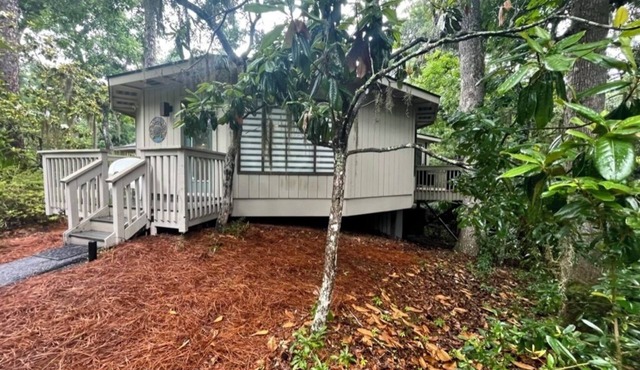 Relaxing 2 BR cottage, walking distance to beach