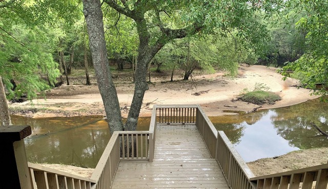 Relaxing 2 bedroom / 2 bath riverfront cabin.