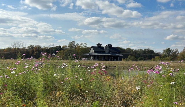 Relaxing 2-bedroom barndominium and farm with fishing pond in fabulous Granville