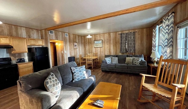 Relaxing 2-Bedroom Cabin with Full Kitchen, Lake Views & Outdoor Gathering Space