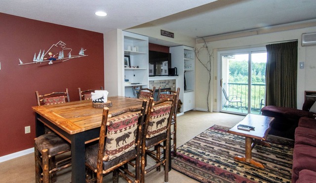 Relaxing 2-bedroom condo in serene Lincoln with pool, fitness room, TV and WiFi