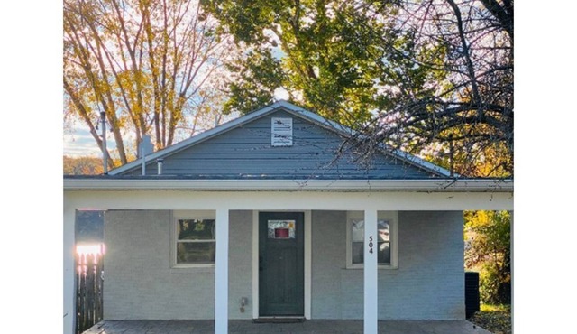 Relaxing 2 bedroom cottage by the water!