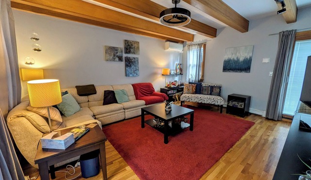 Relaxing 2-BR townhome steps to MIT, Harvard, T Red Line, food & more!