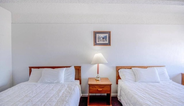 Relaxing 2 Queen Beds Stay Near Local Dining