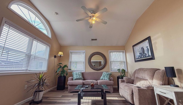 Relaxing 2BR/2BA Entire House, Short Drive from Wildwood & Cape May Beaches