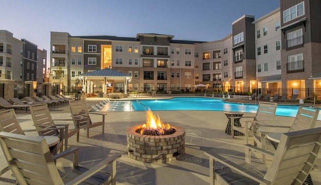 Relaxing 2BR/2BA Gated, Workspace, Pool, Near Redstone & Airport