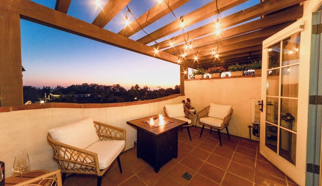 Relaxing 2BR Condo Near Dining Sunsets Parks Close Beach Access!